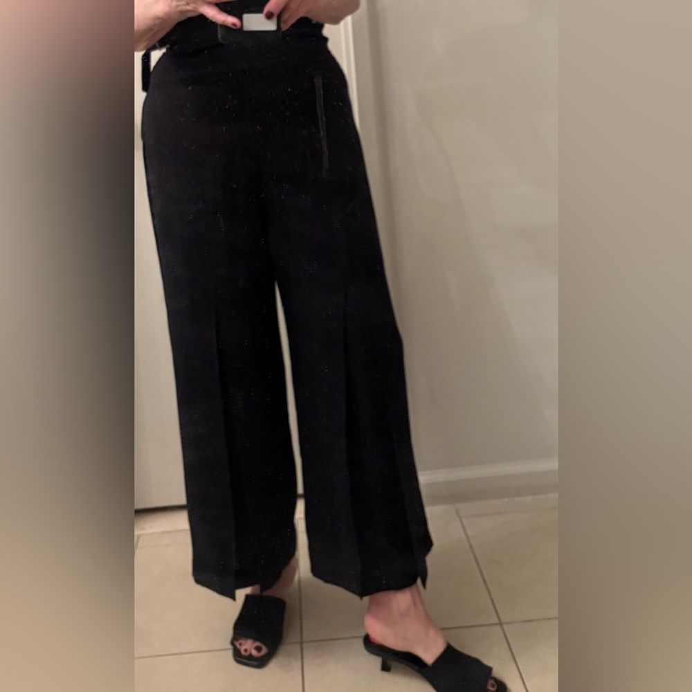 Wide leg Cropped pant with hem pleat